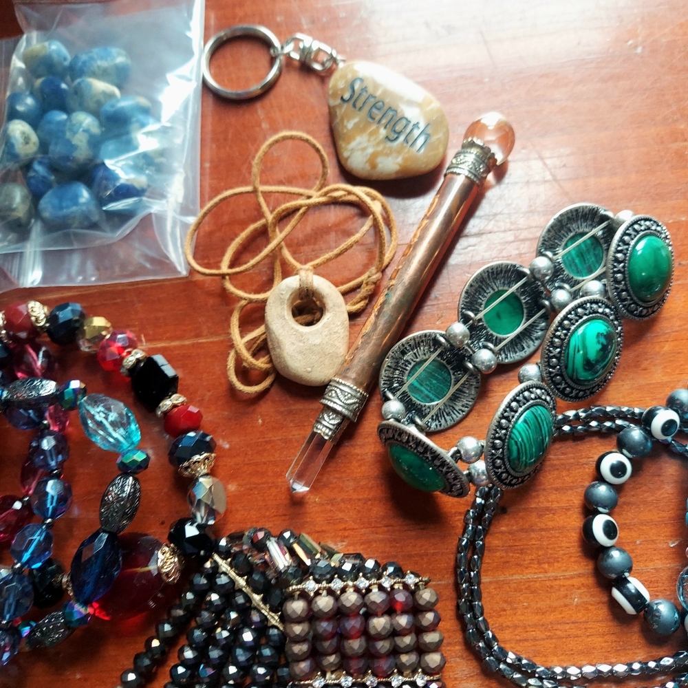 Mixed Jewelry Lot- Necklaces Bracelets Charms And More - Picture 3 of 7